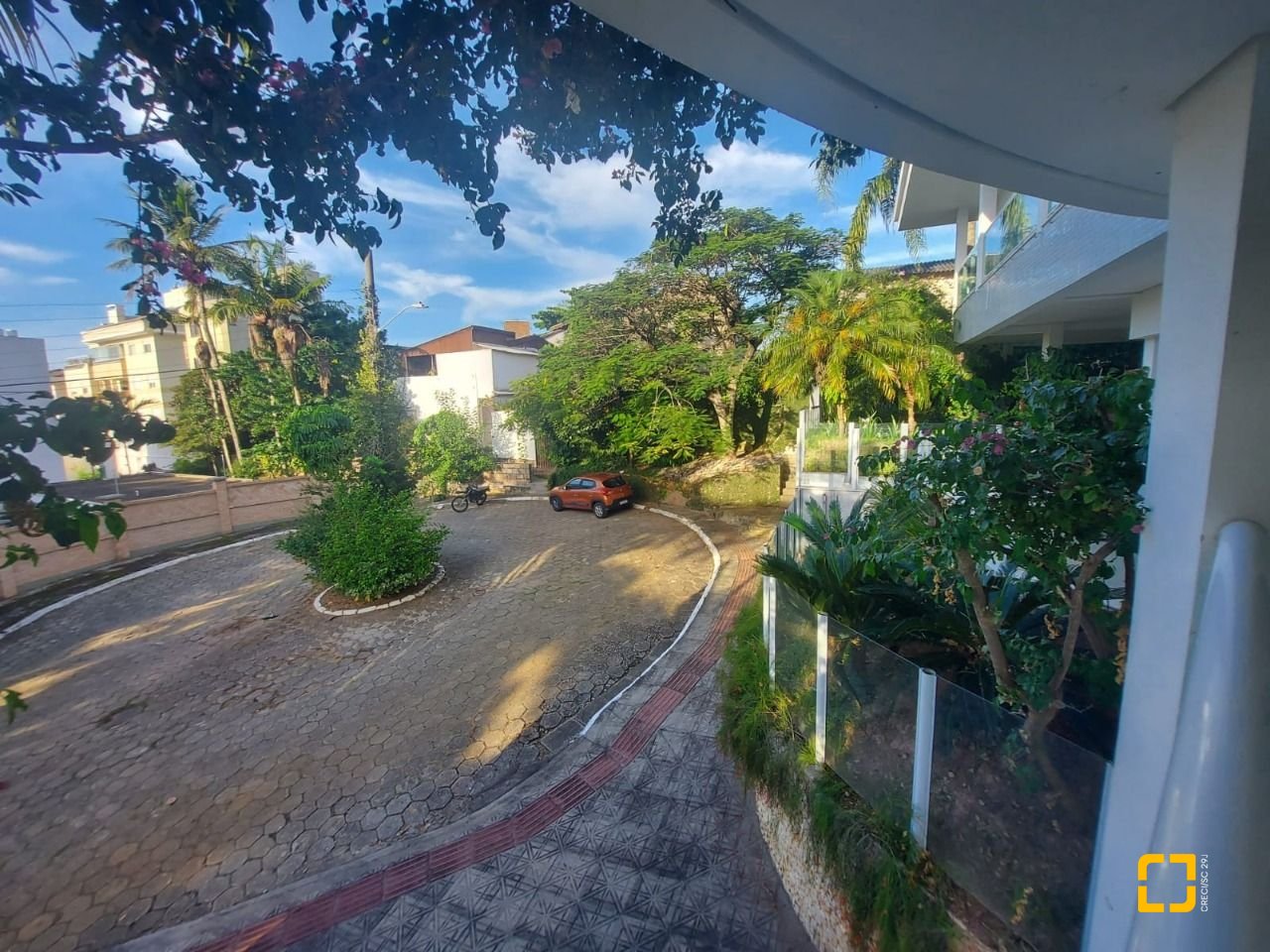 Prédio com 475m², 8 garagens, no bairro Canasvieiras em Florianópolis