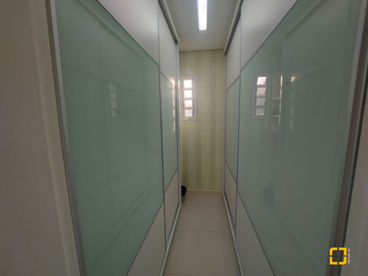 Prédio com 475m², 8 garagens, no bairro Canasvieiras em Florianópolis