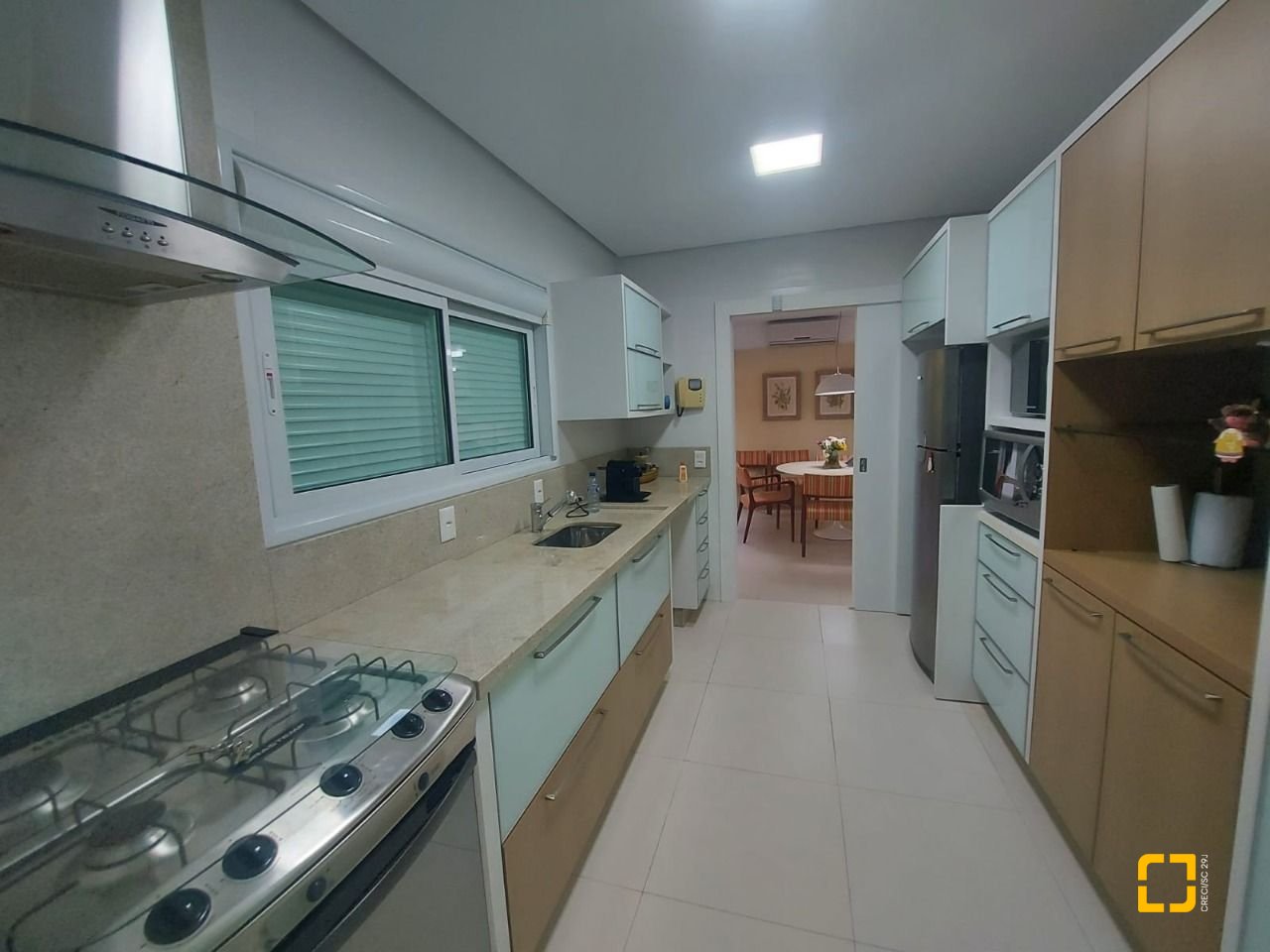 Prédio com 475m², 8 garagens, no bairro Canasvieiras em Florianópolis