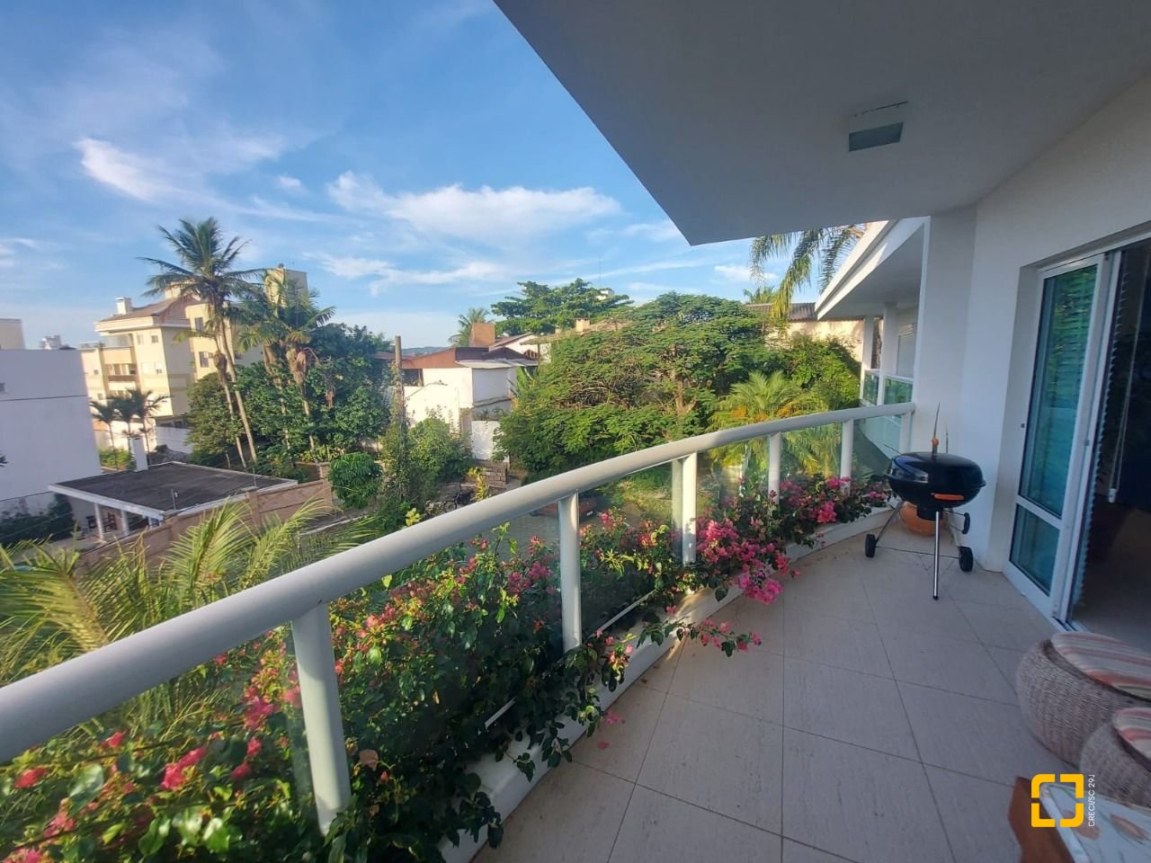 Prédio com 475m², 8 garagens, no bairro Canasvieiras em Florianópolis