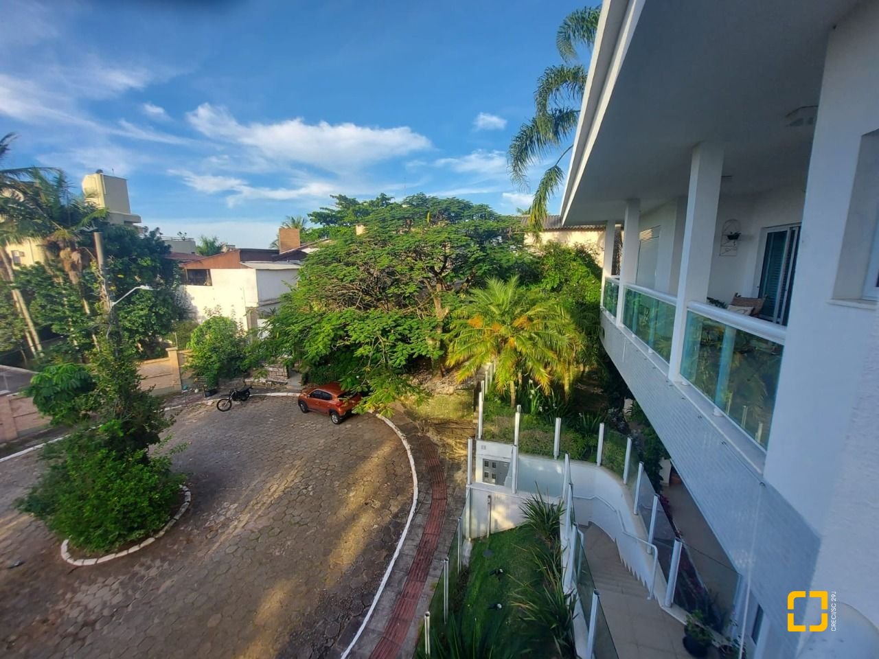 Prédio com 475m², 8 garagens, no bairro Canasvieiras em Florianópolis