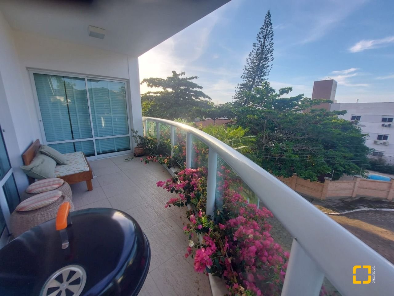 Prédio com 475m², 8 garagens, no bairro Canasvieiras em Florianópolis