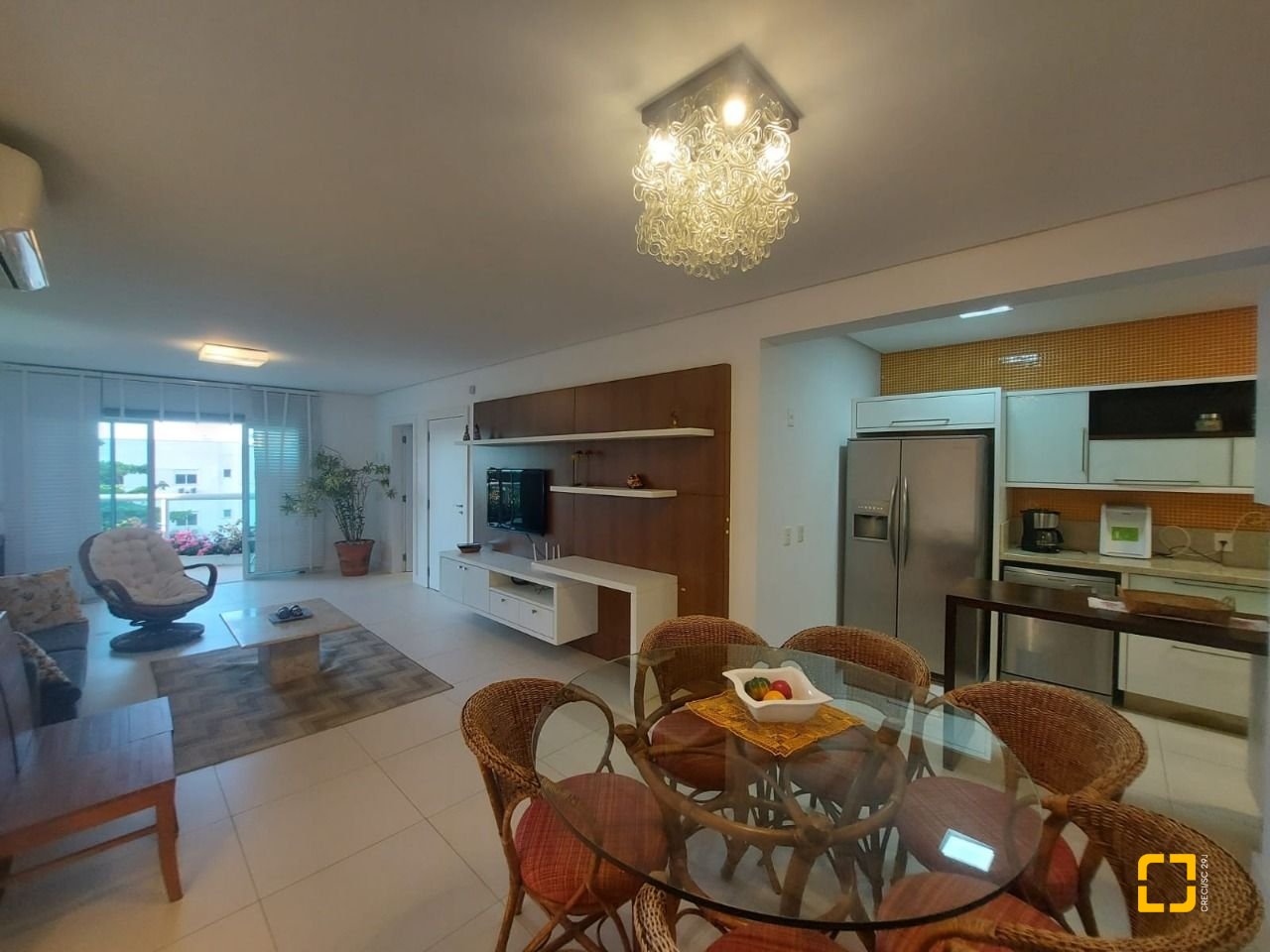 Prédio com 475m², 8 garagens, no bairro Canasvieiras em Florianópolis
