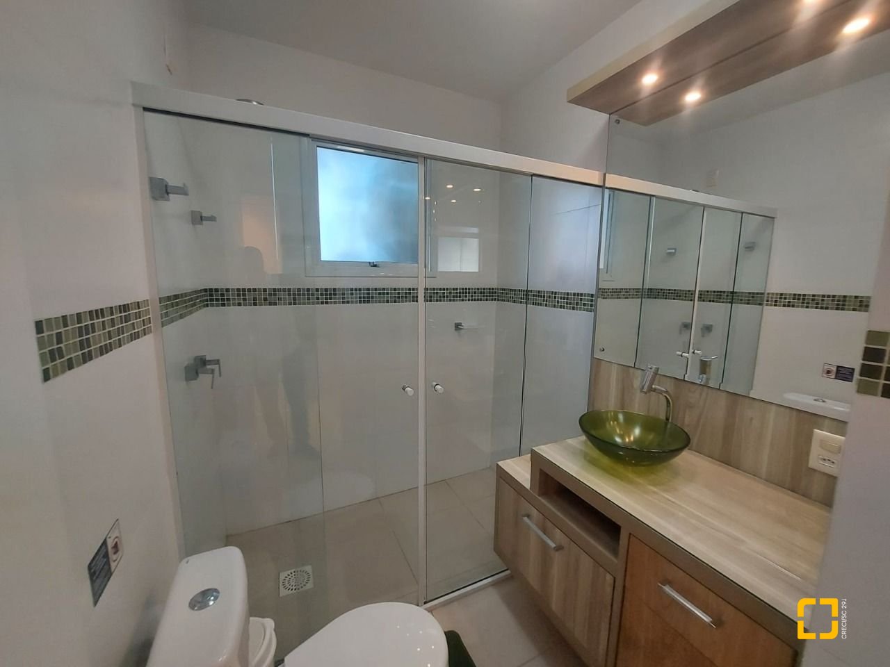Prédio com 475m², 8 garagens, no bairro Canasvieiras em Florianópolis