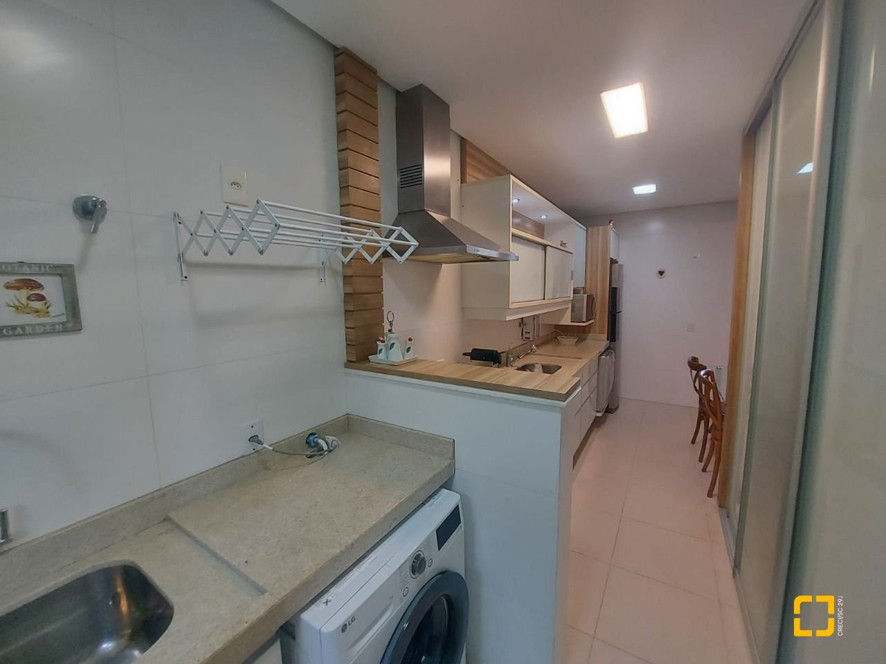 Prédio com 475m², 8 garagens, no bairro Canasvieiras em Florianópolis