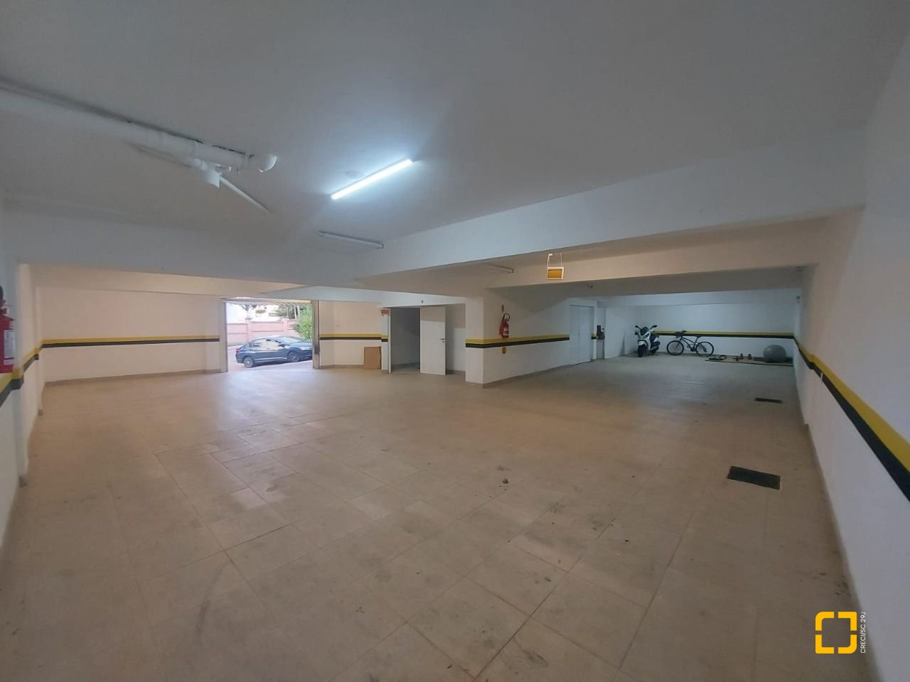Prédio com 475m², 8 garagens, no bairro Canasvieiras em Florianópolis