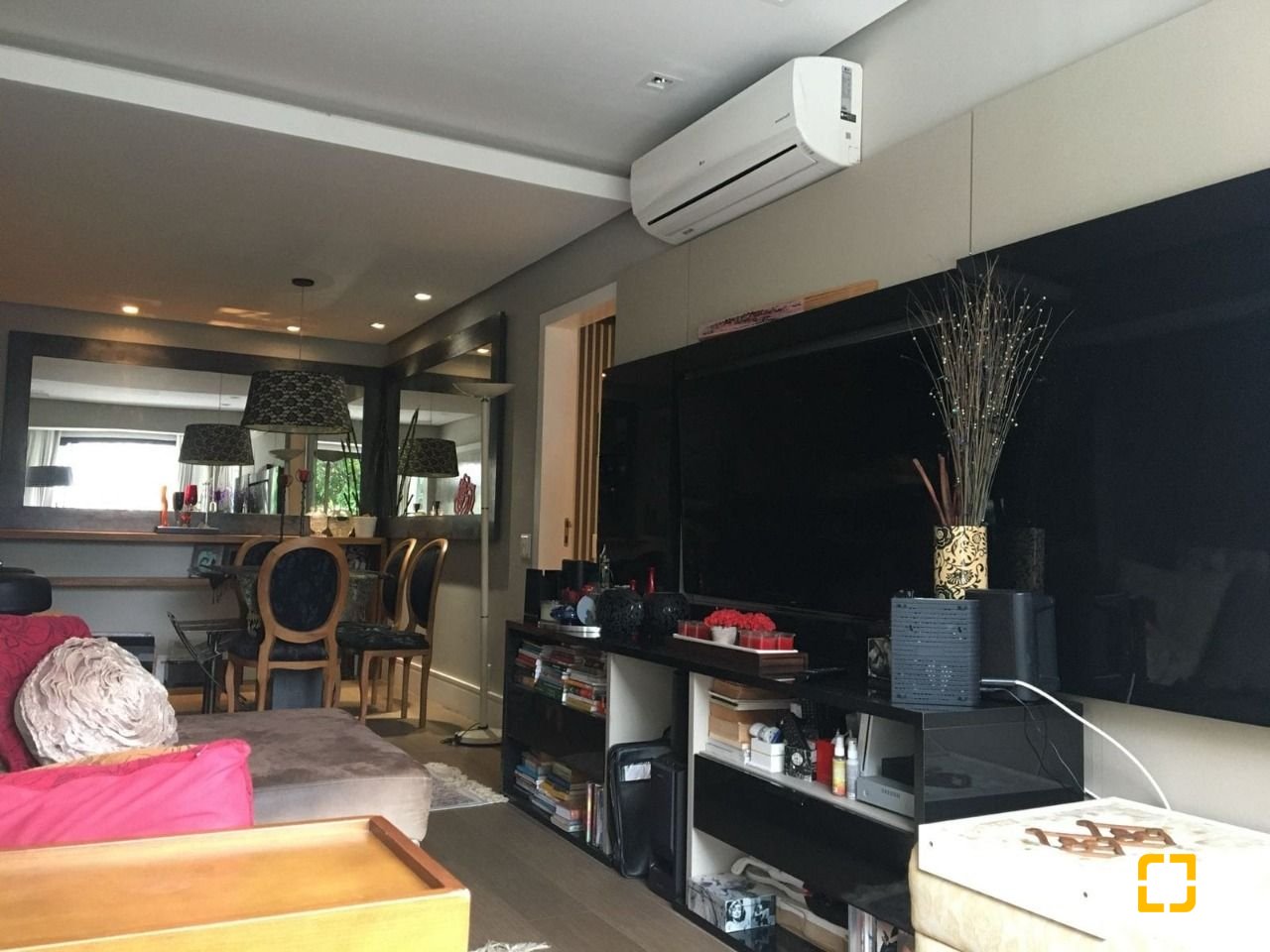 Apartamento com 81m², 3 quartos (sendo 1 suíte), 1 garagem, no bairro Centro em Florianópolis
