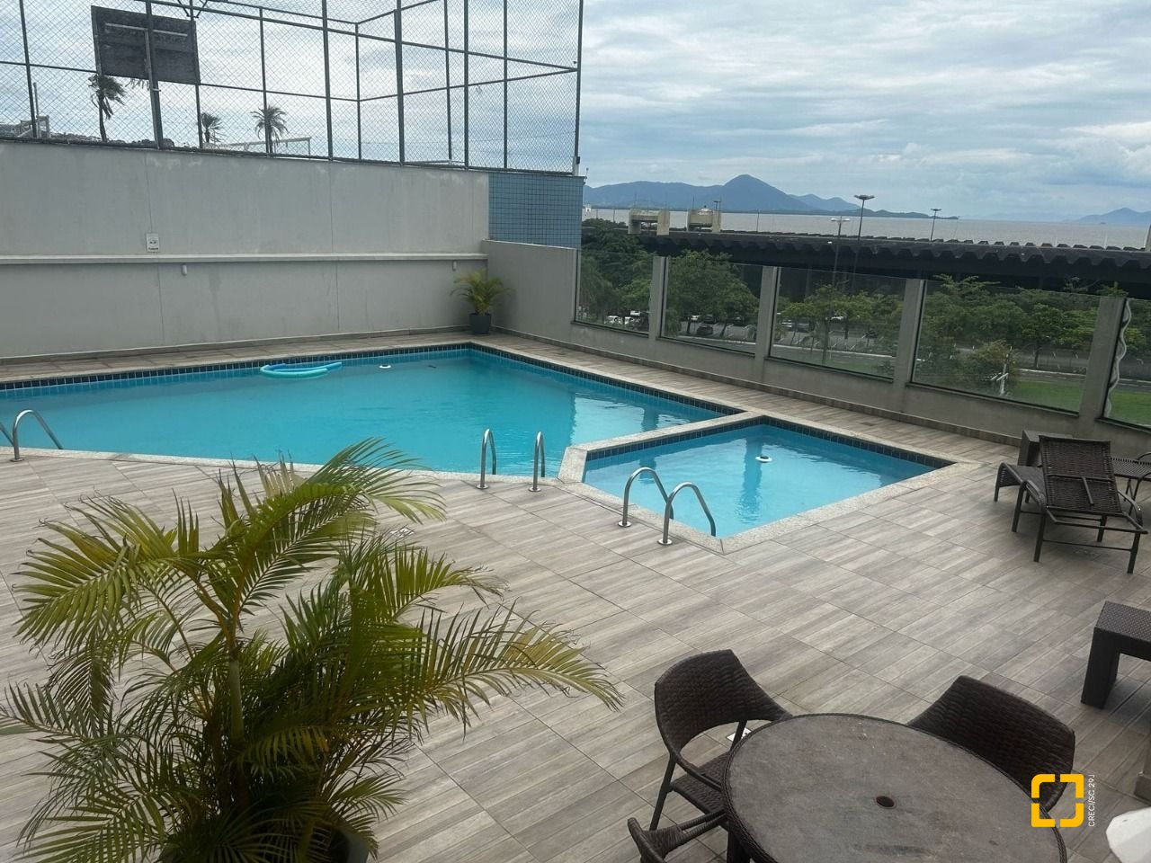Apartamento com 81m², 3 quartos (sendo 1 suíte), 1 garagem, no bairro Centro em Florianópolis