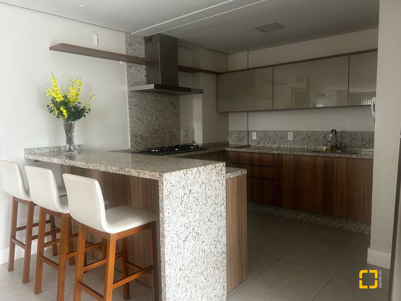 Apartamento com 81m², 3 quartos (sendo 1 suíte), 1 garagem, no bairro Centro em Florianópolis