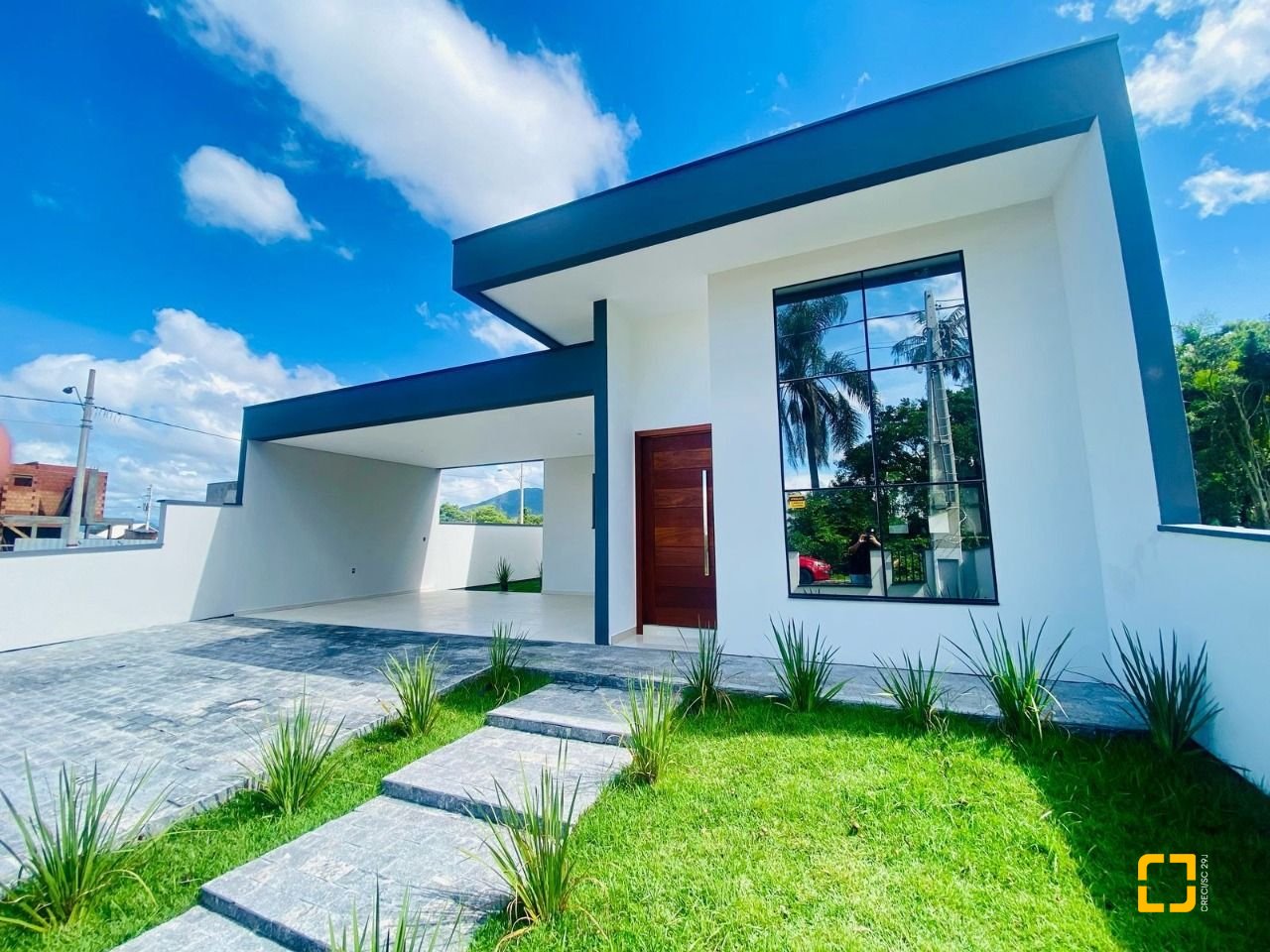 Casa com 128m², 3 quartos (sendo 1 suíte), 2 garagens, no bairro Sertão do Maruim em São José