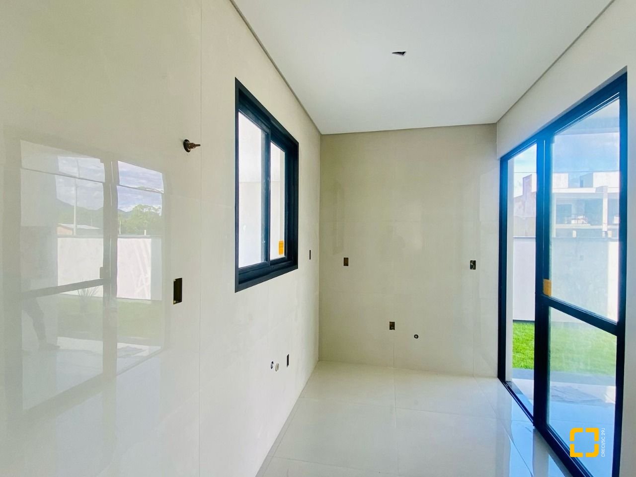 Casa com 128m², 3 quartos (sendo 1 suíte), 2 garagens, no bairro Sertão do Maruim em São José