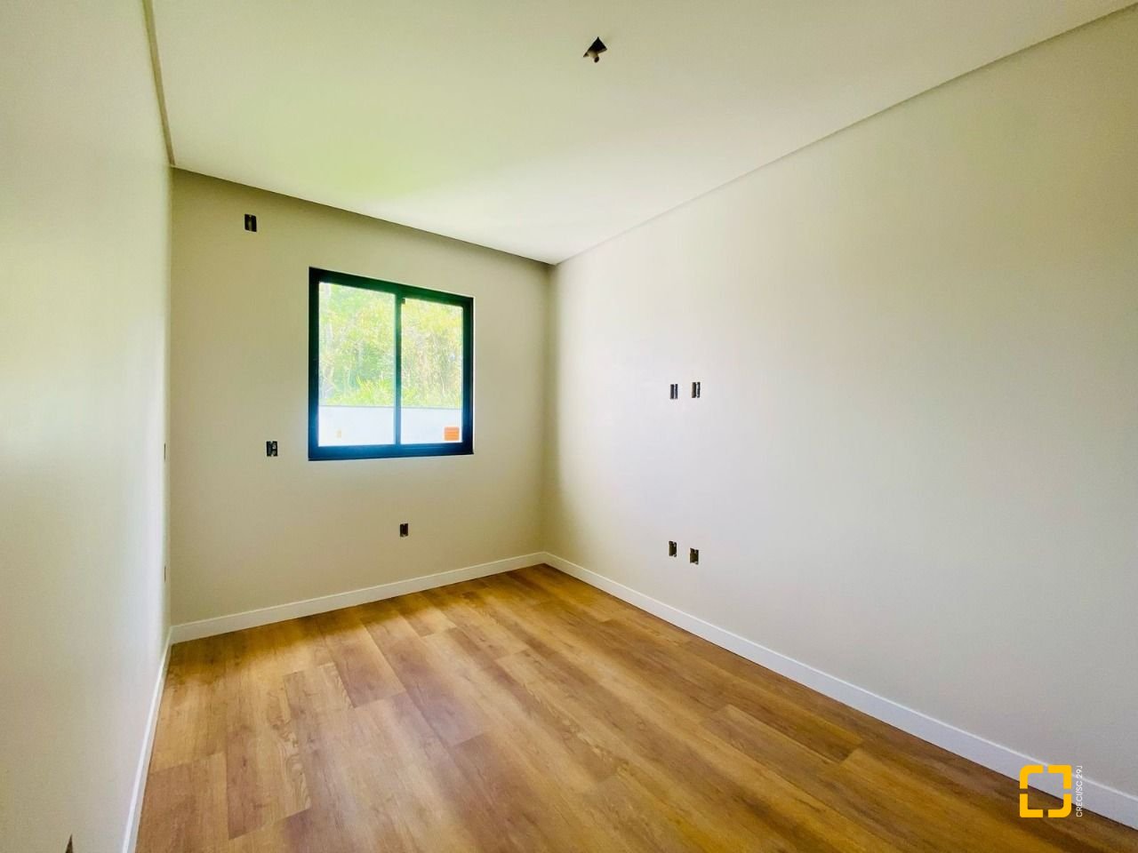 Casa com 128m², 3 quartos (sendo 1 suíte), 2 garagens, no bairro Sertão do Maruim em São José