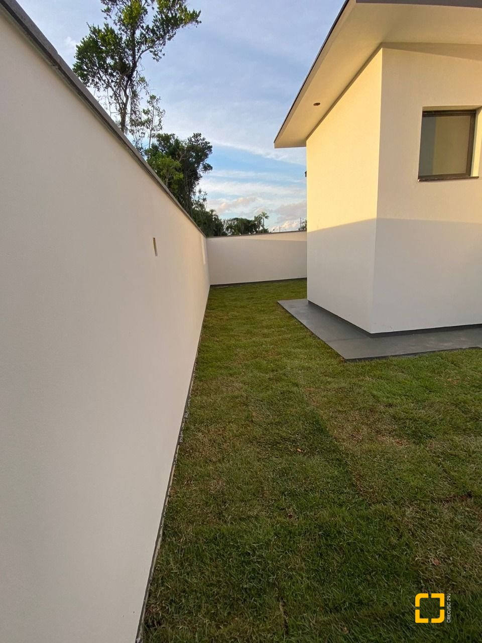Casa com 128m², 3 quartos (sendo 1 suíte), 2 garagens, no bairro Sertão do Maruim em São José