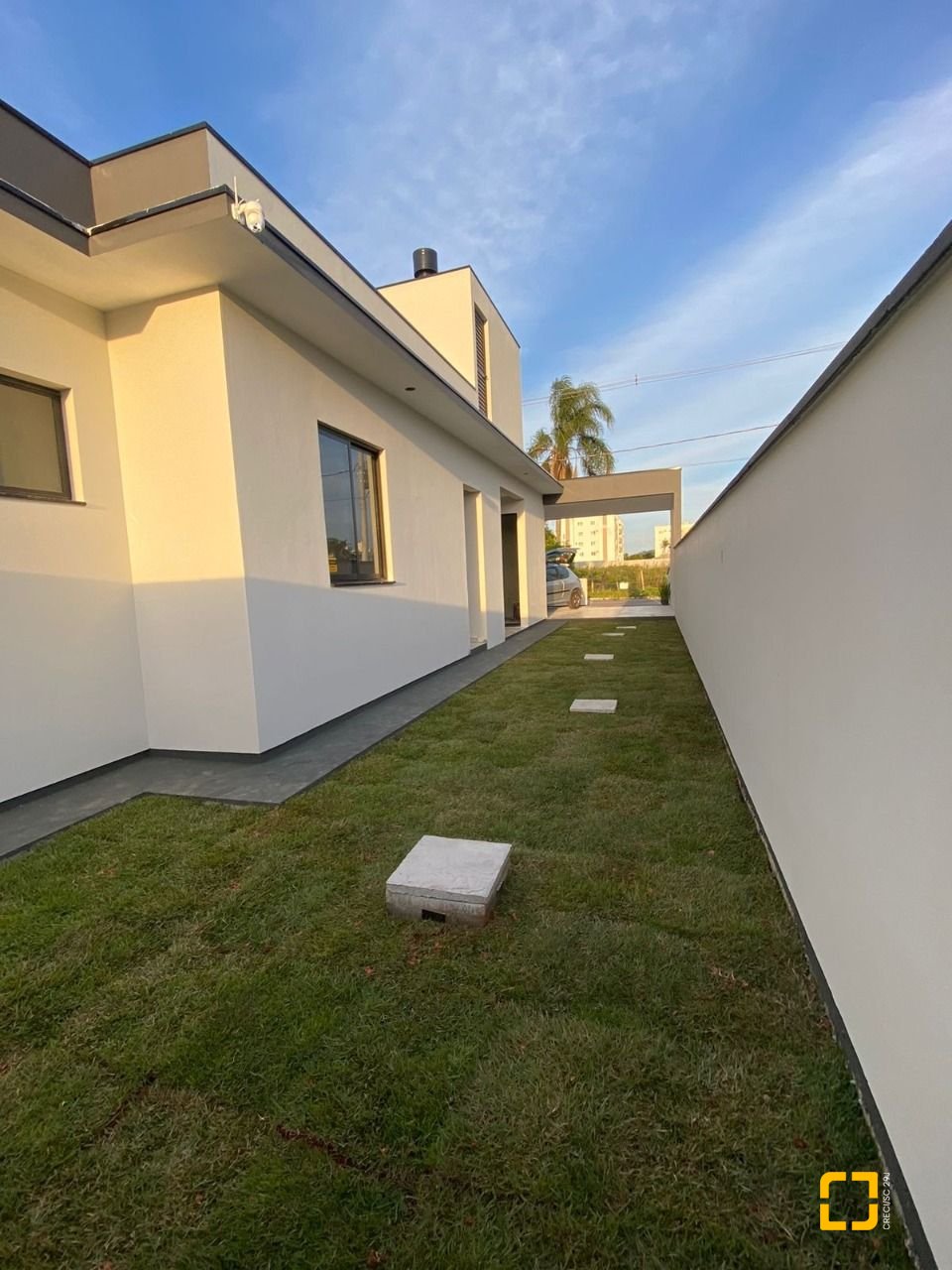 Casa com 128m², 3 quartos (sendo 1 suíte), 2 garagens, no bairro Sertão do Maruim em São José