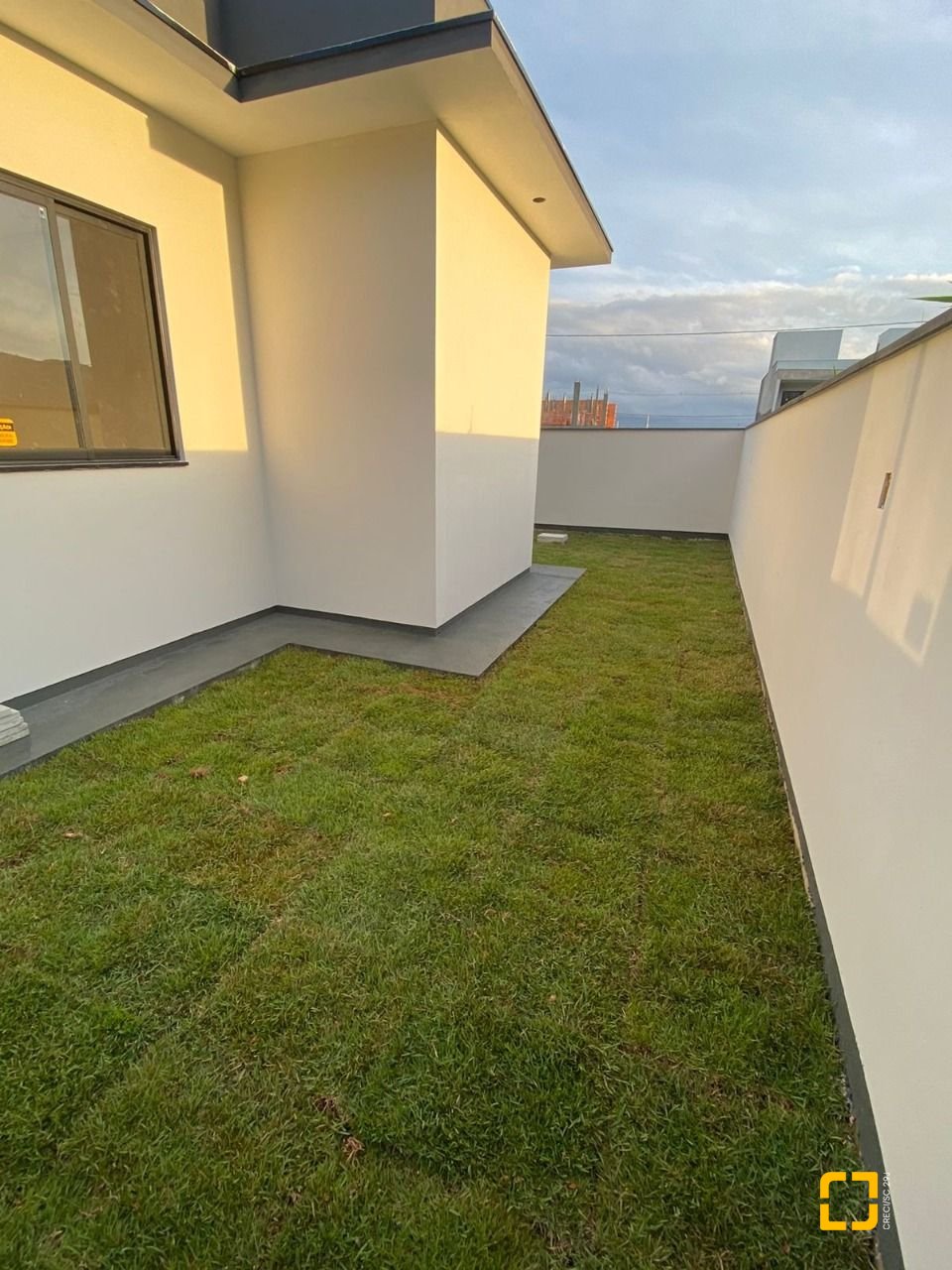 Casa com 128m², 3 quartos (sendo 1 suíte), 2 garagens, no bairro Sertão do Maruim em São José
