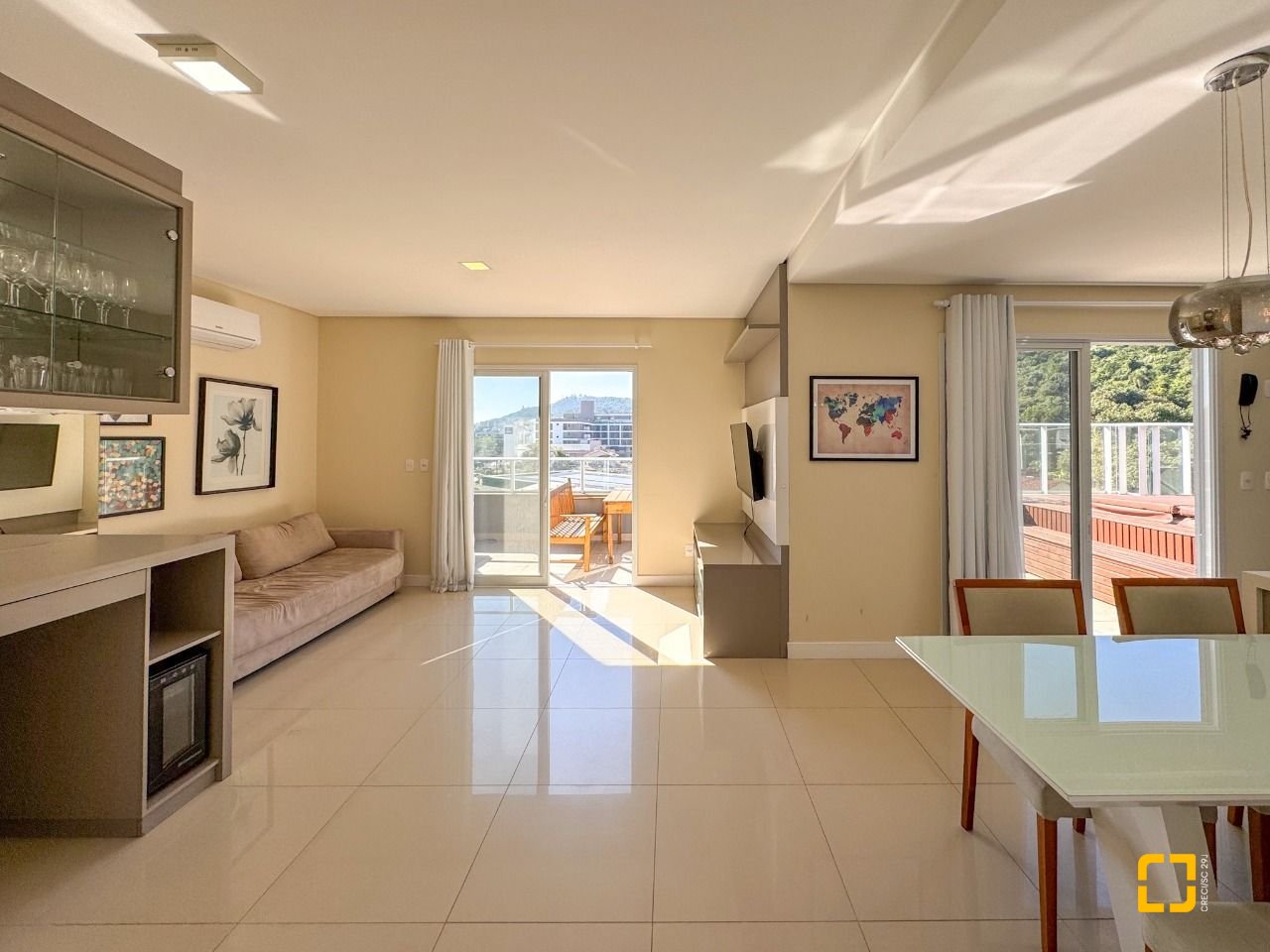 Cobertura com 159m², 4 quartos (sendo 1 suíte), 2 garagens, no bairro Jurerê em Florianópolis