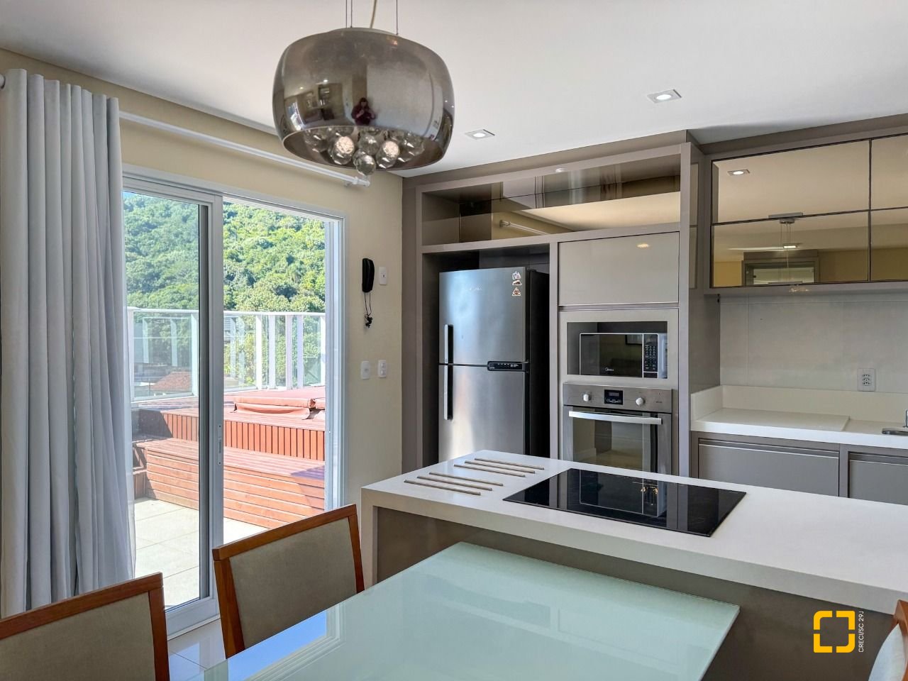 Cobertura com 159m², 4 quartos (sendo 1 suíte), 2 garagens, no bairro Jurerê em Florianópolis