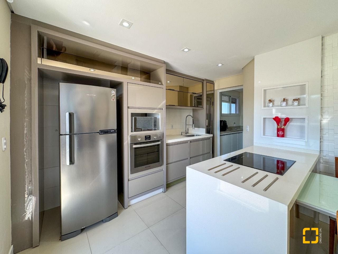Cobertura com 159m², 4 quartos (sendo 1 suíte), 2 garagens, no bairro Jurerê em Florianópolis