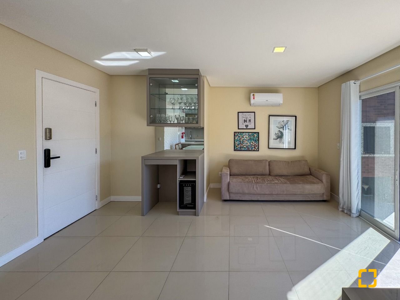Cobertura com 159m², 4 quartos (sendo 1 suíte), 2 garagens, no bairro Jurerê em Florianópolis
