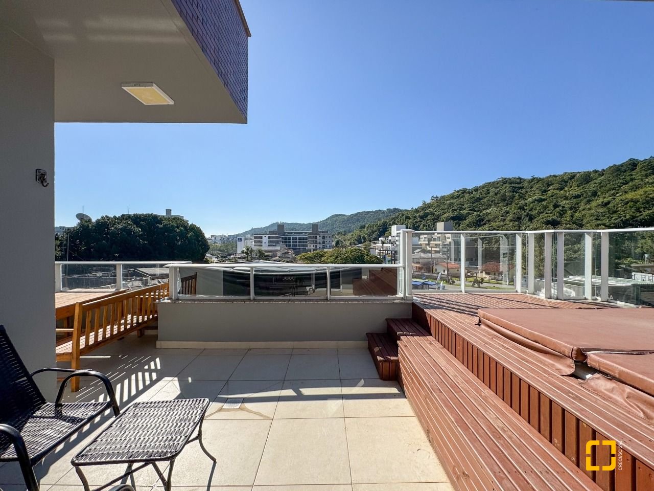 Cobertura com 159m², 4 quartos (sendo 1 suíte), 2 garagens, no bairro Jurerê em Florianópolis