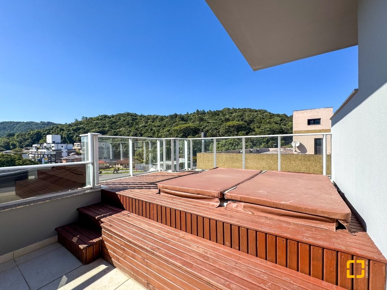 Cobertura com 159m², 4 quartos (sendo 1 suíte), 2 garagens, no bairro Jurerê em Florianópolis