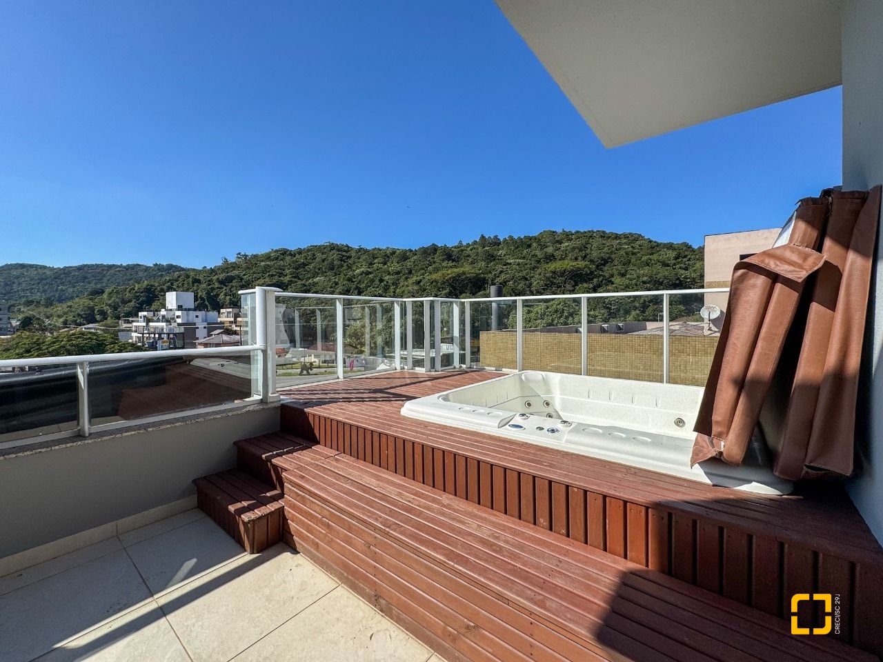 Cobertura com 159m², 4 quartos (sendo 1 suíte), 2 garagens, no bairro Jurerê em Florianópolis