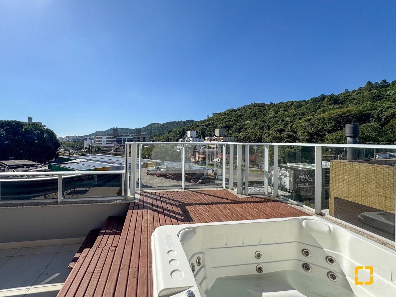 Cobertura com 159m², 4 quartos (sendo 1 suíte), 2 garagens, no bairro Jurerê em Florianópolis