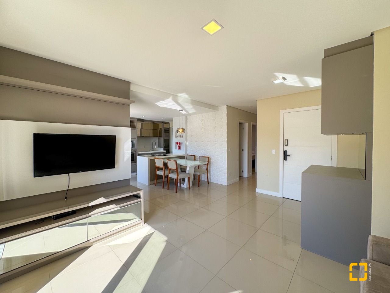 Cobertura com 159m², 4 quartos (sendo 1 suíte), 2 garagens, no bairro Jurerê em Florianópolis