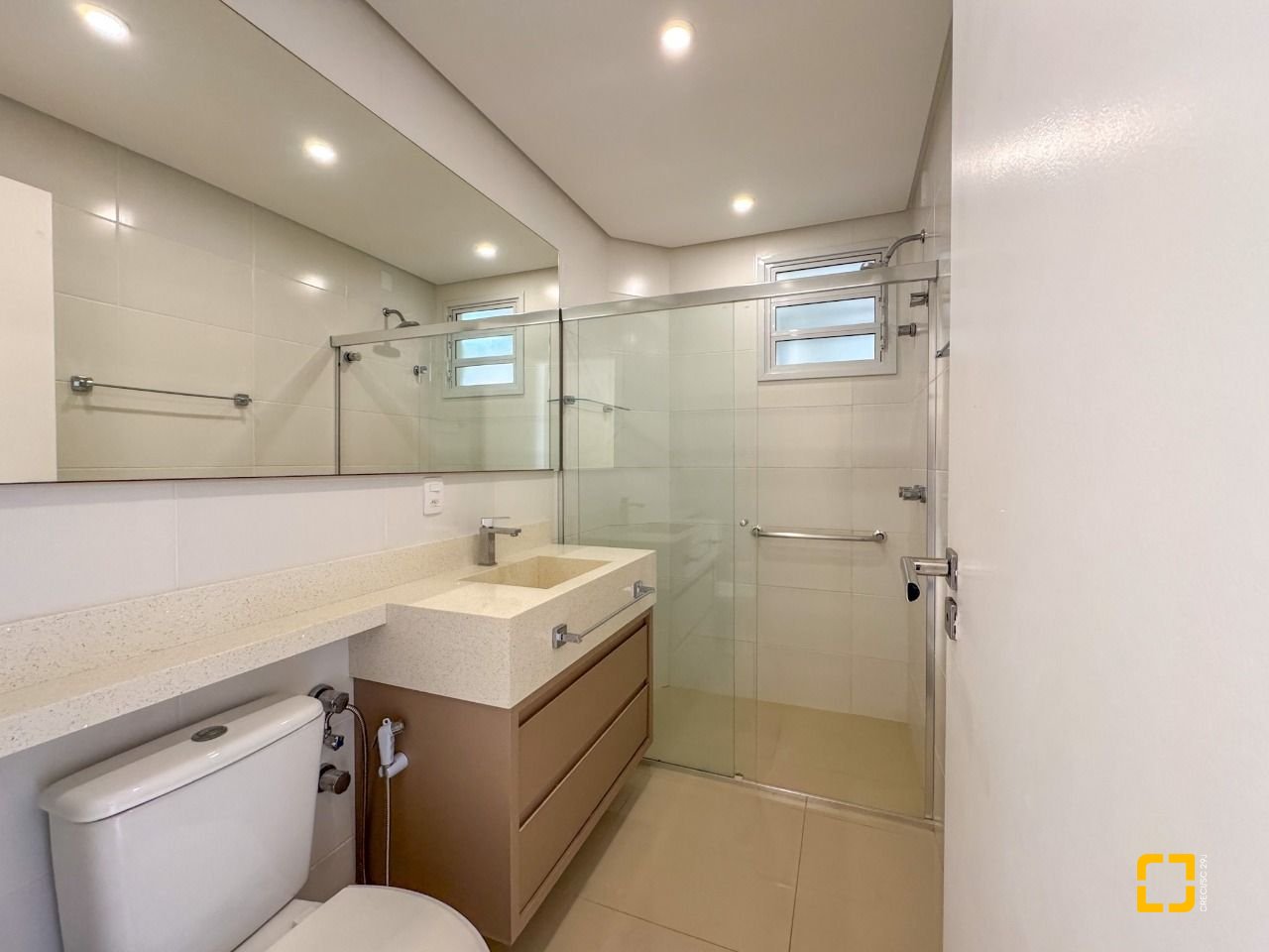 Cobertura com 159m², 4 quartos (sendo 1 suíte), 2 garagens, no bairro Jurerê em Florianópolis