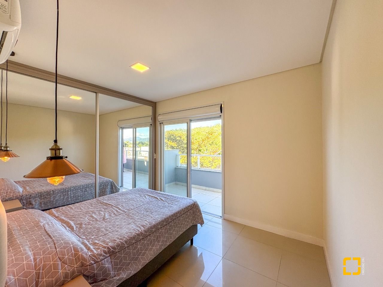 Cobertura com 159m², 4 quartos (sendo 1 suíte), 2 garagens, no bairro Jurerê em Florianópolis