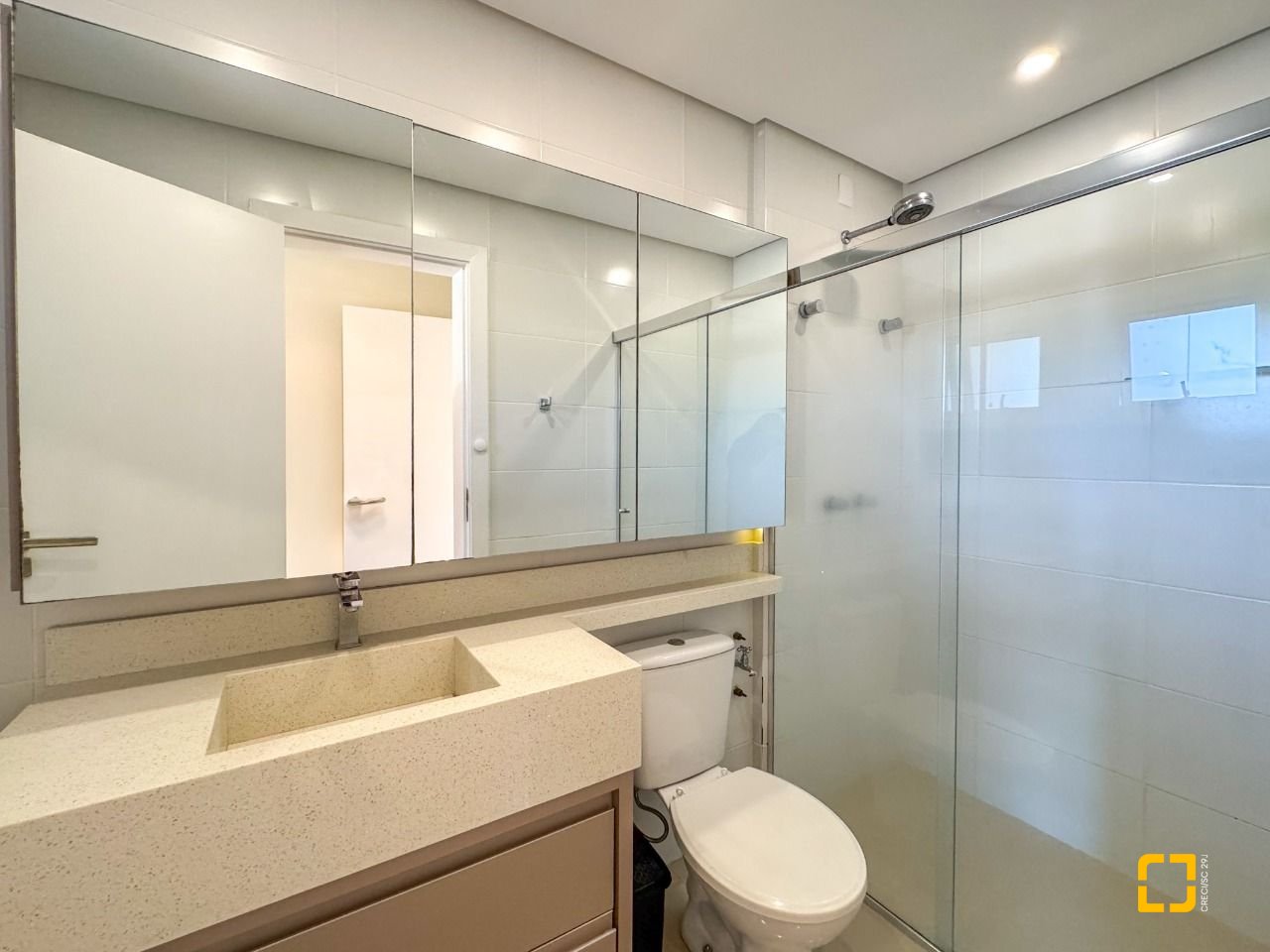 Cobertura com 159m², 4 quartos (sendo 1 suíte), 2 garagens, no bairro Jurerê em Florianópolis