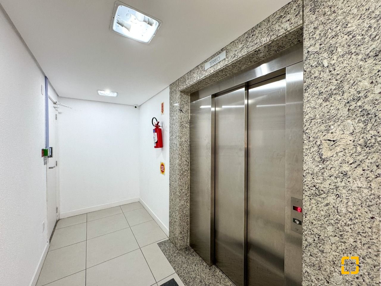 Cobertura com 159m², 4 quartos (sendo 1 suíte), 2 garagens, no bairro Jurerê em Florianópolis