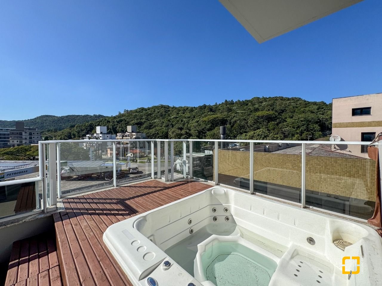 Cobertura com 159m², 4 quartos (sendo 1 suíte), 2 garagens, no bairro Jurerê em Florianópolis