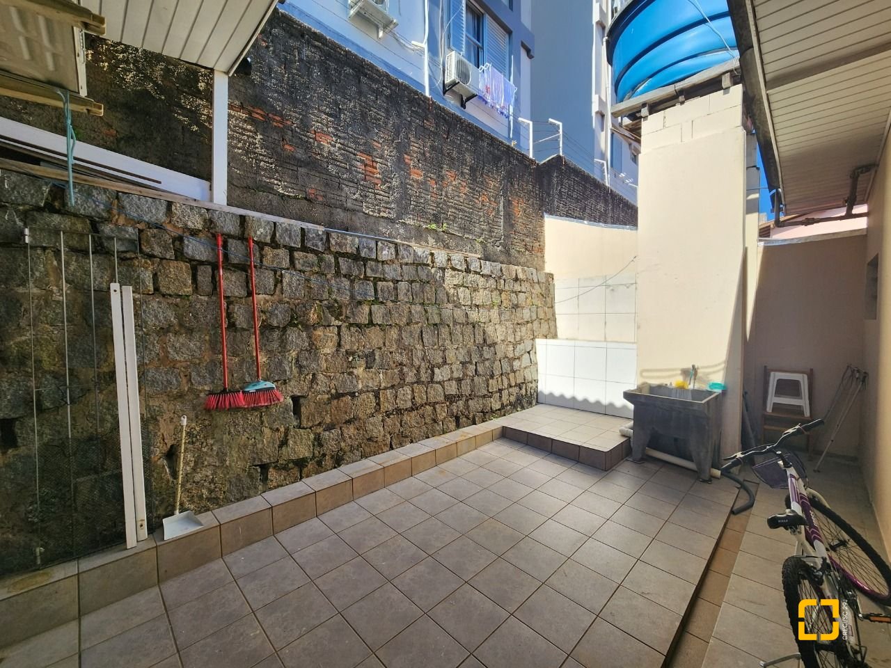 Casa com 120m², 4 quartos (sendo 1 suíte), 1 garagem, no bairro Centro em Florianópolis