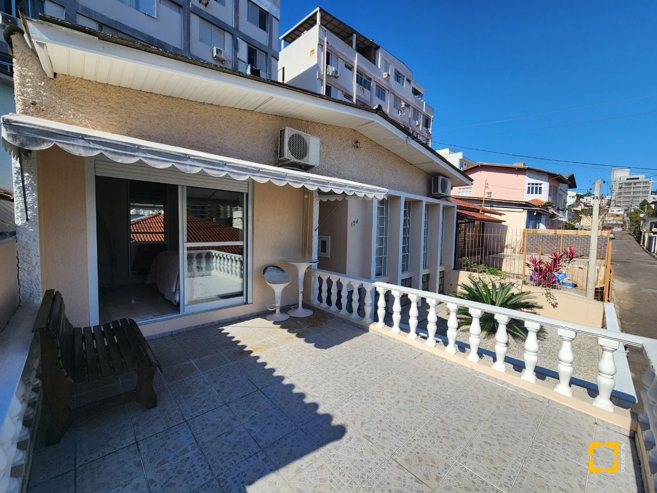 Casa com 120m², 4 quartos (sendo 1 suíte), 1 garagem, no bairro Centro em Florianópolis