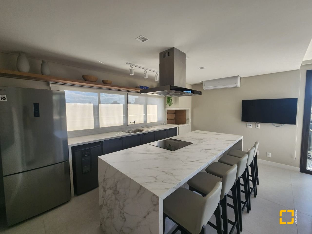 Apartamento com 69m², 4 quartos (sendo 2 suítes), 1 garagem, no bairro Centro em Florianópolis