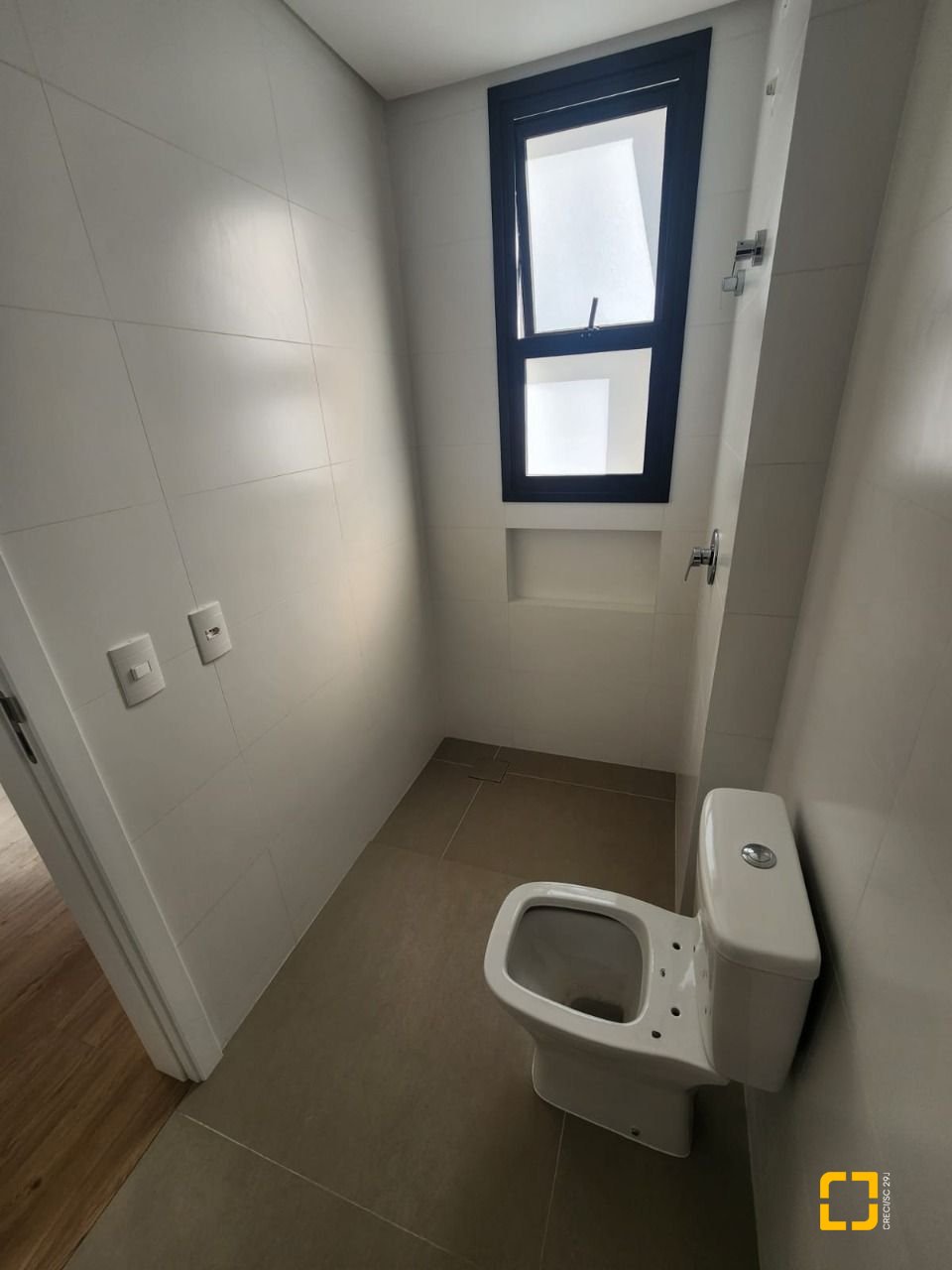Apartamento com 69m², 4 quartos (sendo 2 suítes), 1 garagem, no bairro Centro em Florianópolis