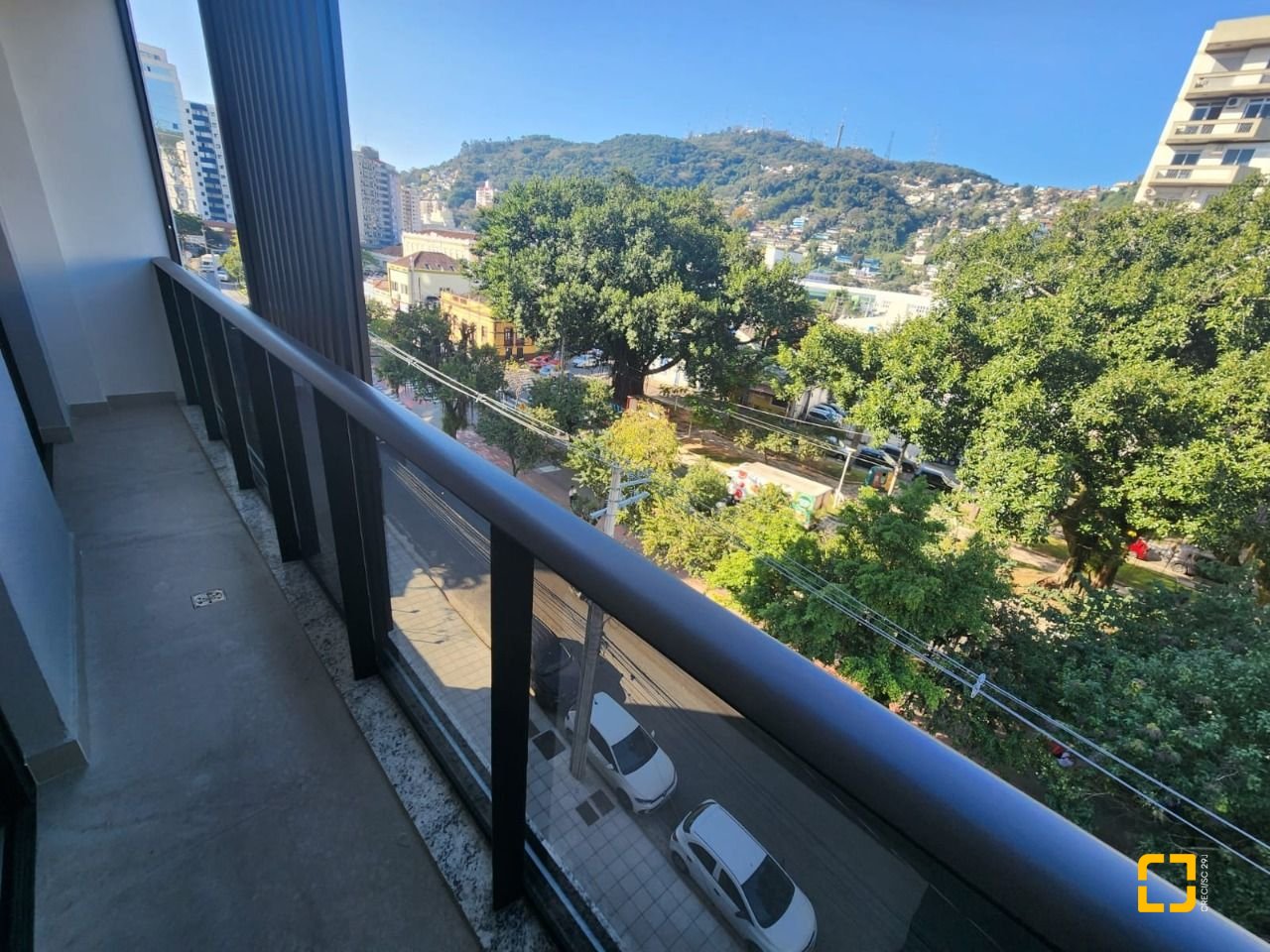 Apartamento com 69m², 4 quartos (sendo 2 suítes), 1 garagem, no bairro Centro em Florianópolis