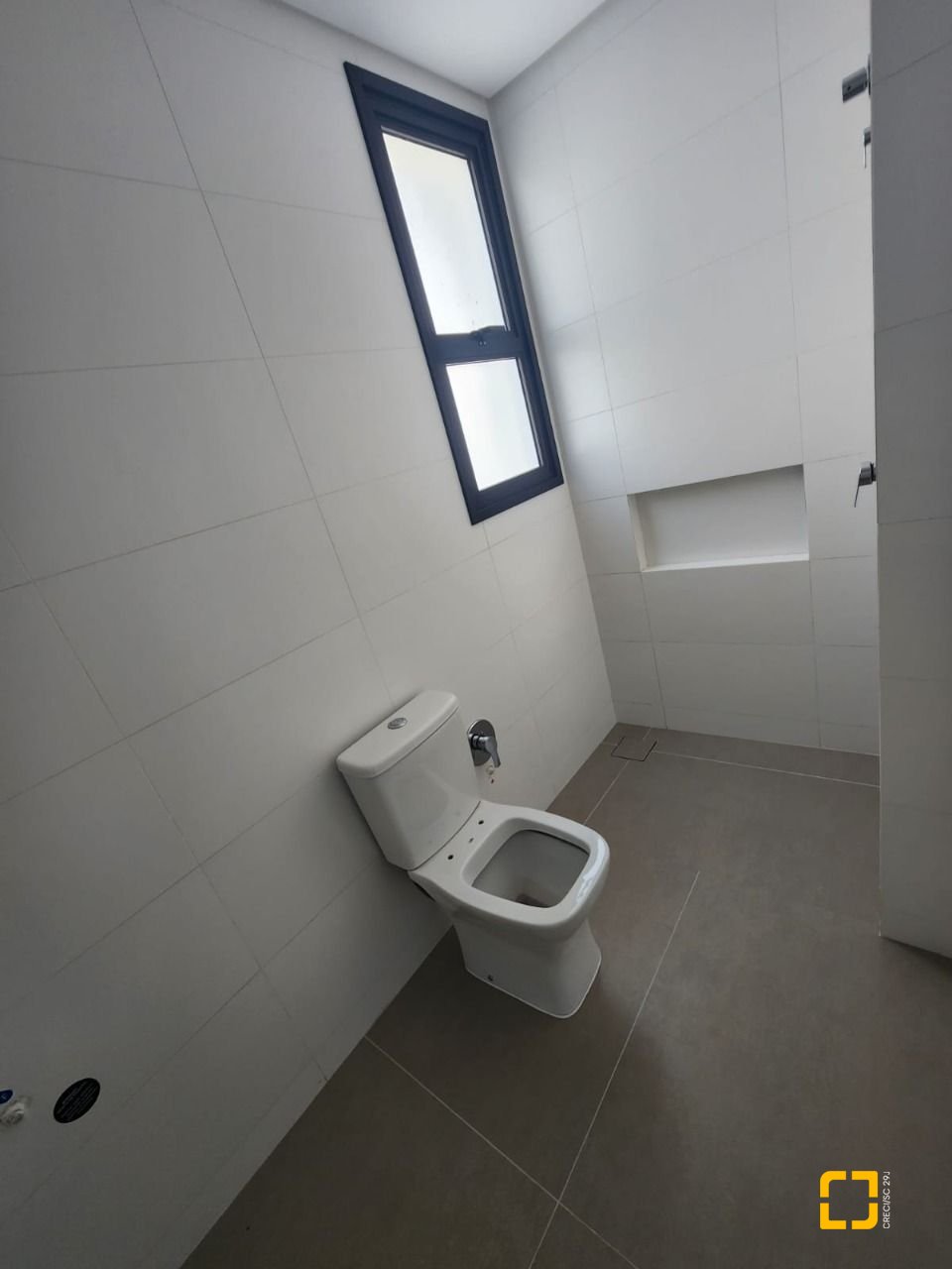 Apartamento com 69m², 4 quartos (sendo 2 suítes), 1 garagem, no bairro Centro em Florianópolis