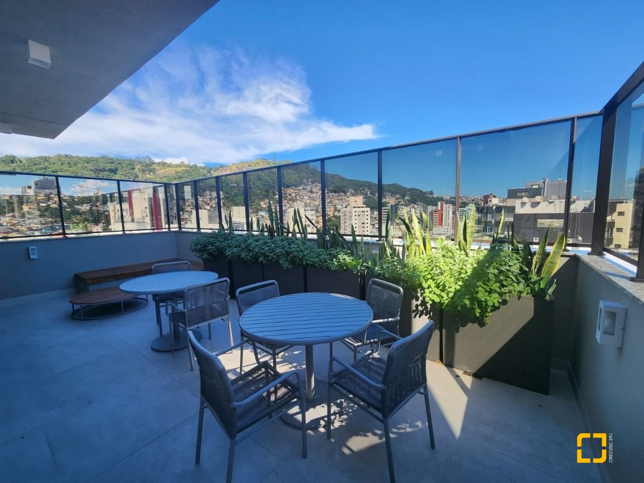 Apartamento com 69m², 4 quartos (sendo 2 suítes), 1 garagem, no bairro Centro em Florianópolis