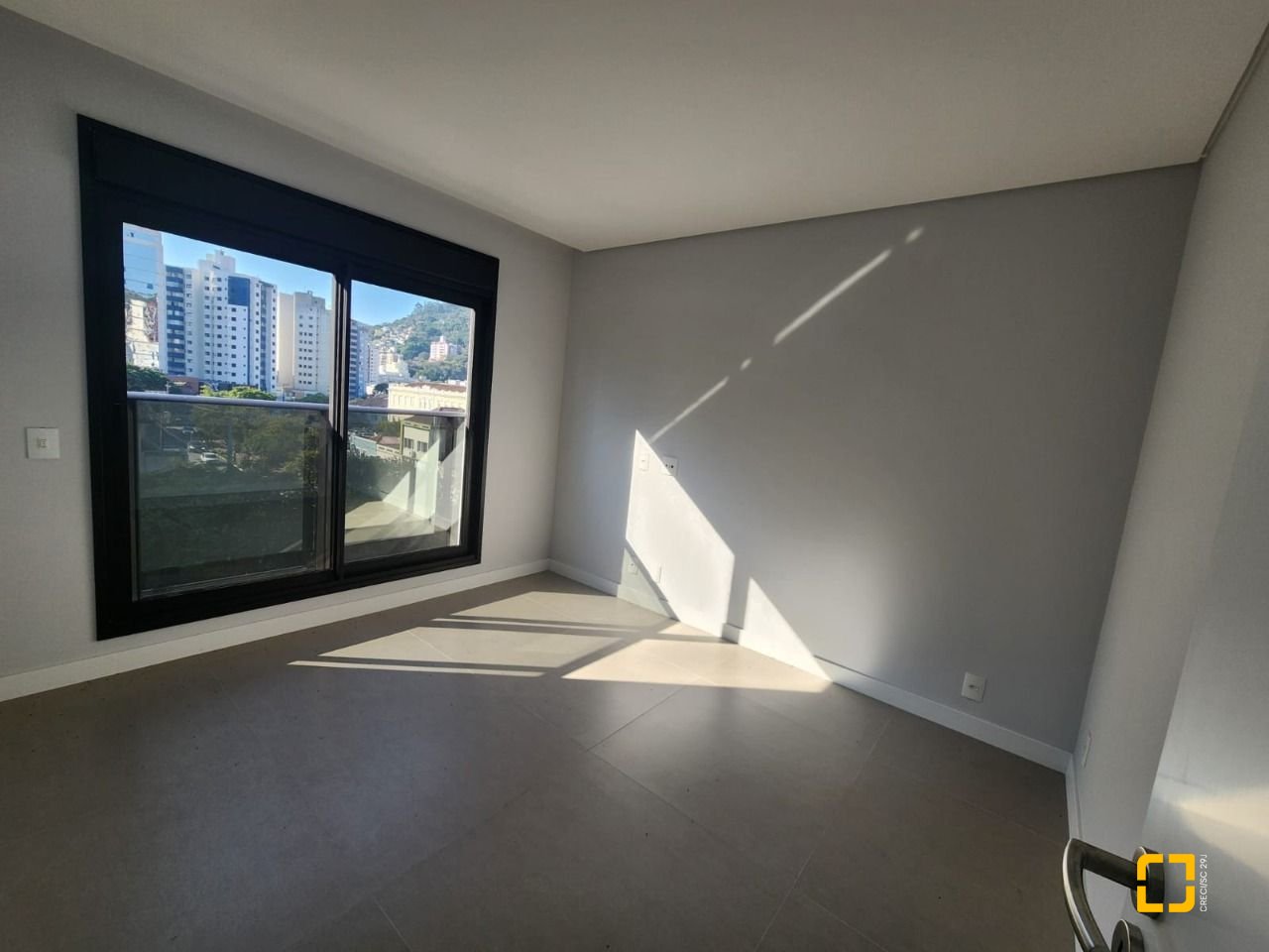 Apartamento com 57m², 1 quarto, 1 garagem, no bairro Centro em Florianópolis