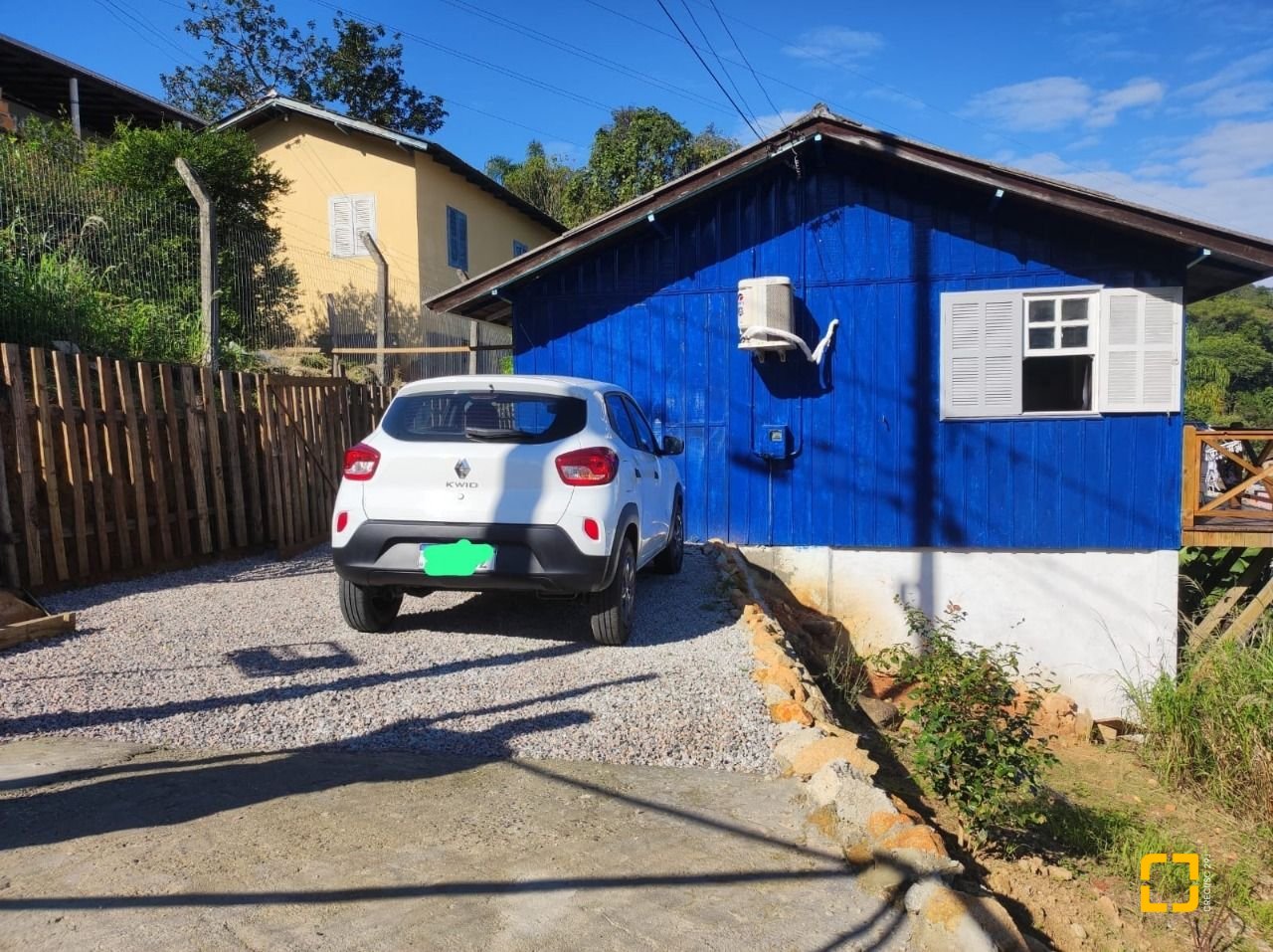 Casa com 90m², 2 quartos, 2 garagens, no bairro São Luiz em São José