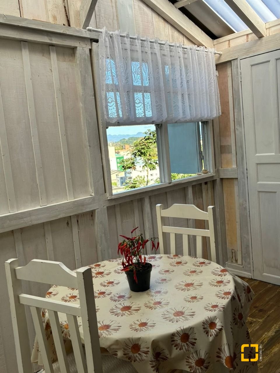 Casa com 90m², 2 quartos, 2 garagens, no bairro São Luiz em São José