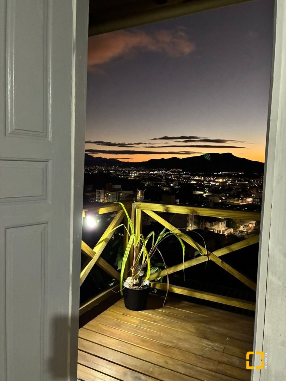 Casa com 90m², 2 quartos, 2 garagens, no bairro São Luiz em São José