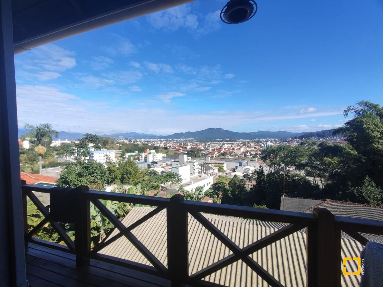 Casa com 90m², 2 quartos, 2 garagens, no bairro São Luiz em São José