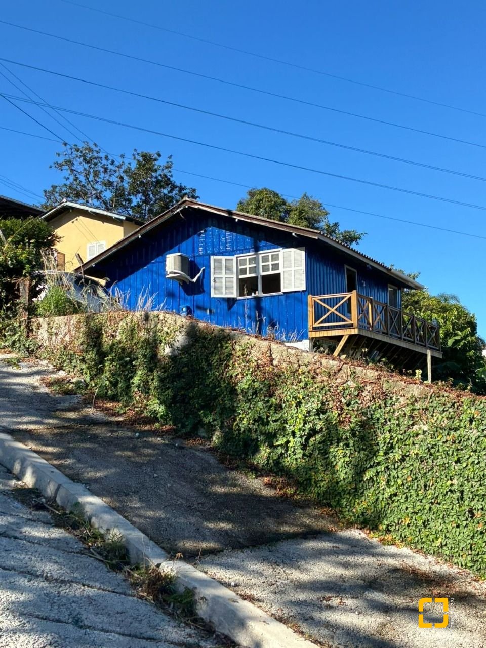 Casa com 90m², 2 quartos, 2 garagens, no bairro São Luiz em São José