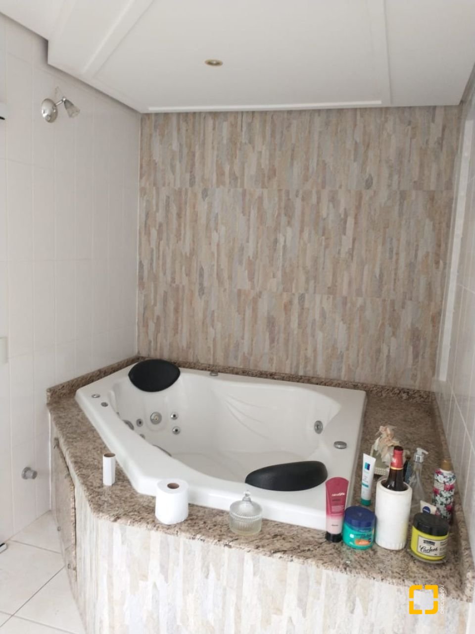 Casa com 119m², 6 quartos (sendo 2 suítes), 2 garagens, no bairro Saco dos Limões em Florianópolis