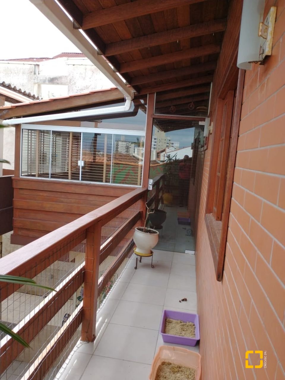 Casa com 119m², 6 quartos (sendo 2 suítes), 2 garagens, no bairro Saco dos Limões em Florianópolis