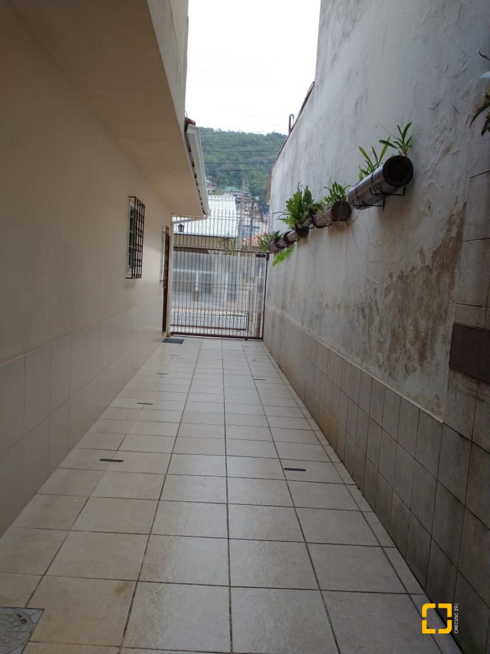 Casa com 119m², 6 quartos (sendo 2 suítes), 2 garagens, no bairro Saco dos Limões em Florianópolis