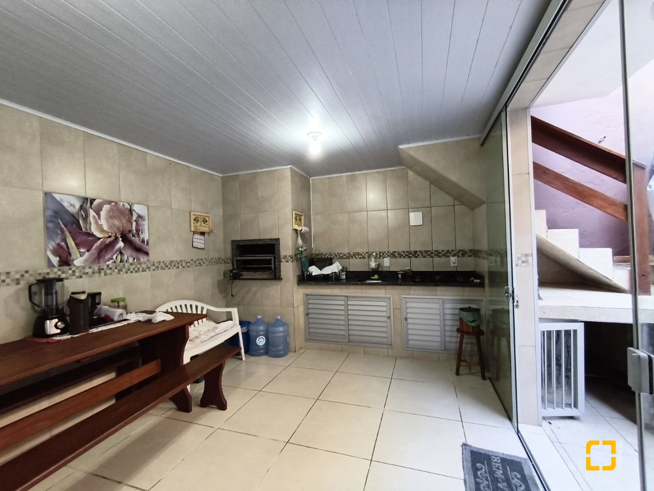 Casa com 119m², 6 quartos (sendo 2 suítes), 2 garagens, no bairro Saco dos Limões em Florianópolis
